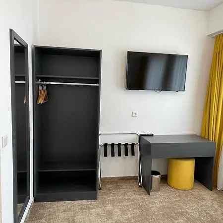The Place - Frankfurt Messe Апарт-отель 4*